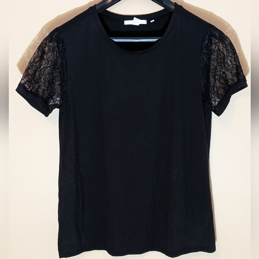 Flora| Black T-shirt With Lace Short Sleeves